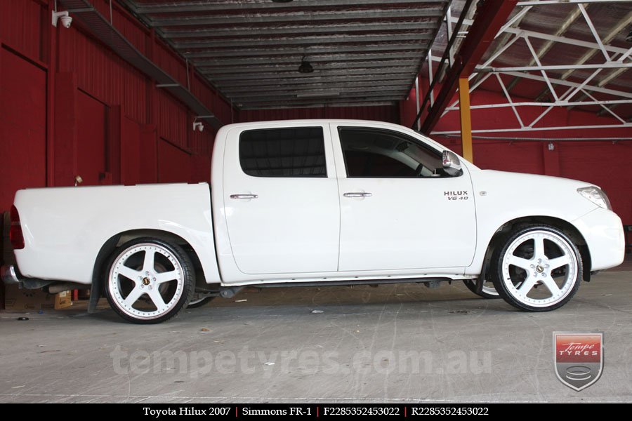 22x8.5 22x9.5 Simmons FR-1 White on TOYOTA HILUX