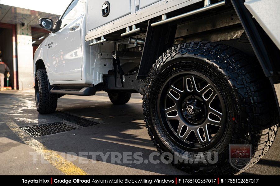 17x8.5 Grudge Offroad ASYLUM on Toyota Hilux