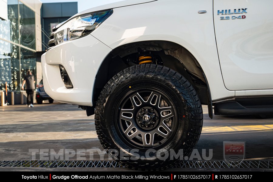 17x8.5 Grudge Offroad ASYLUM on Toyota Hilux