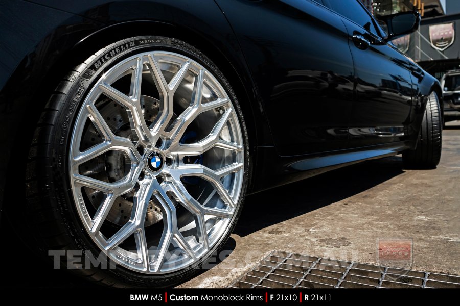 Custom Simmons Wheels on BMW M5