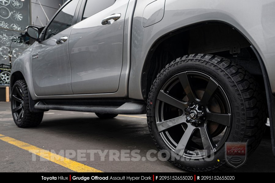 20x9.5 Grudge Offroad ASSAULT Hyper Dark on Toyota Hilux