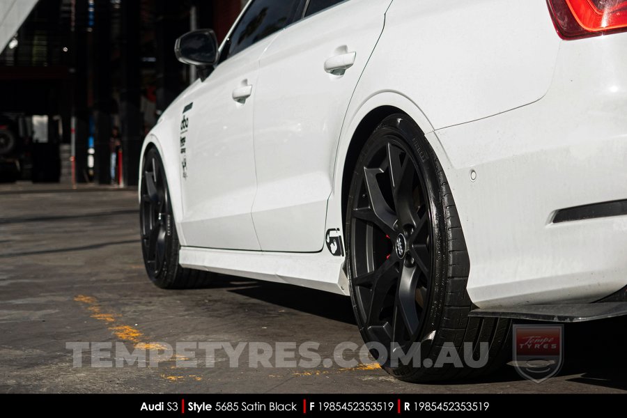 19x8.5 Style 5685 Satin Black on Audi S3