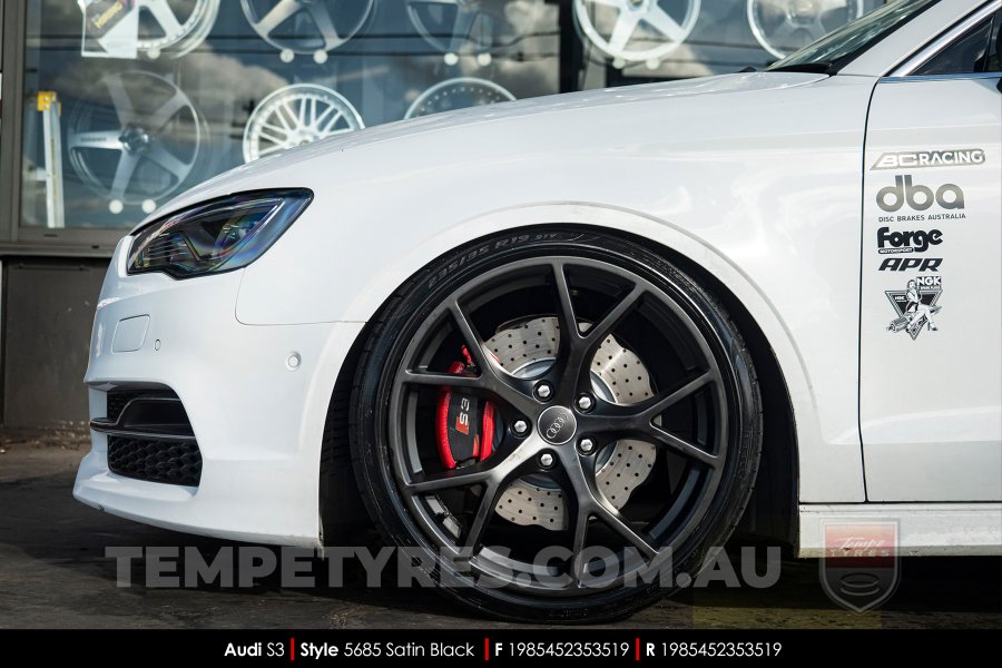 19x8.5 Style 5685 Satin Black on Audi S3