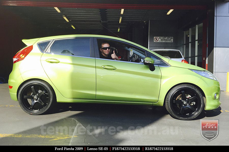 18x7.5 Lenso SE-05 on FORD FIESTA