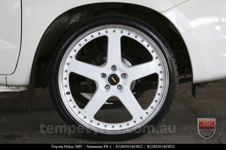 22x8.5 22x9.5 Simmons FR-1 White on TOYOTA HILUX