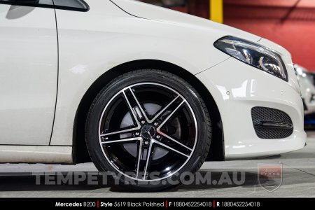 18x8.0 5619 Black Polished on Mercedes B-Class