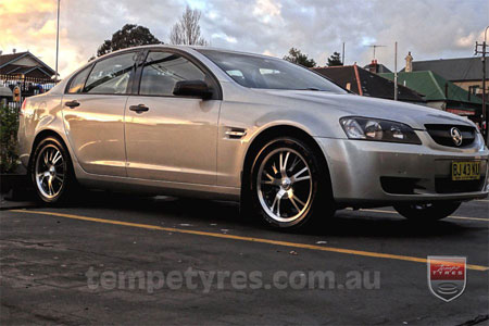 18x7.5 Panther Vector on HOLDEN COMMODORE